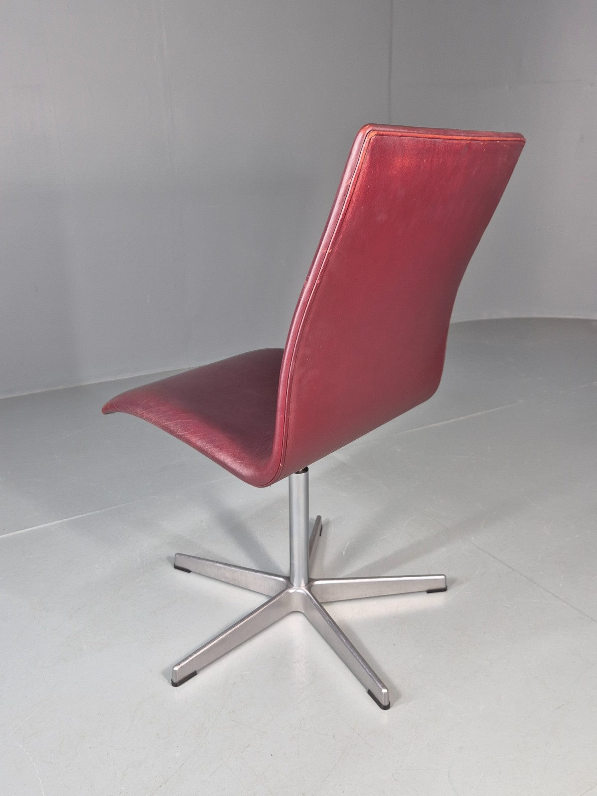 Vintage Fritz Hansen Oxford Chair Arne Jacobsen Design 2004 MCM EB11756 MSWI10