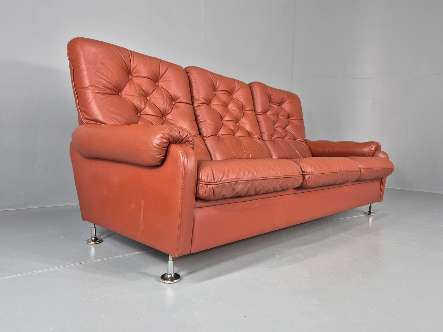 Vintage 3 seat Settee 1970s Retro Danish Red Tan Leather Buttoned EB10555 M3SS15