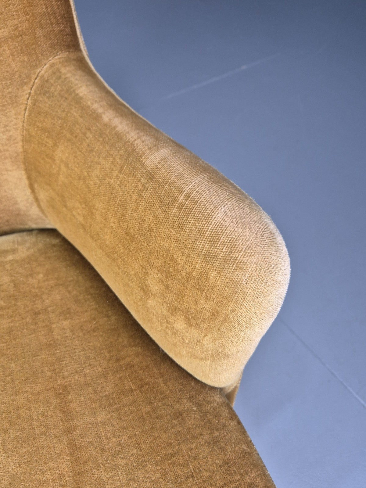 Mid Century Tub Chair Gold Velour 1960s Retro Buttoned  EB10751 VCLO3