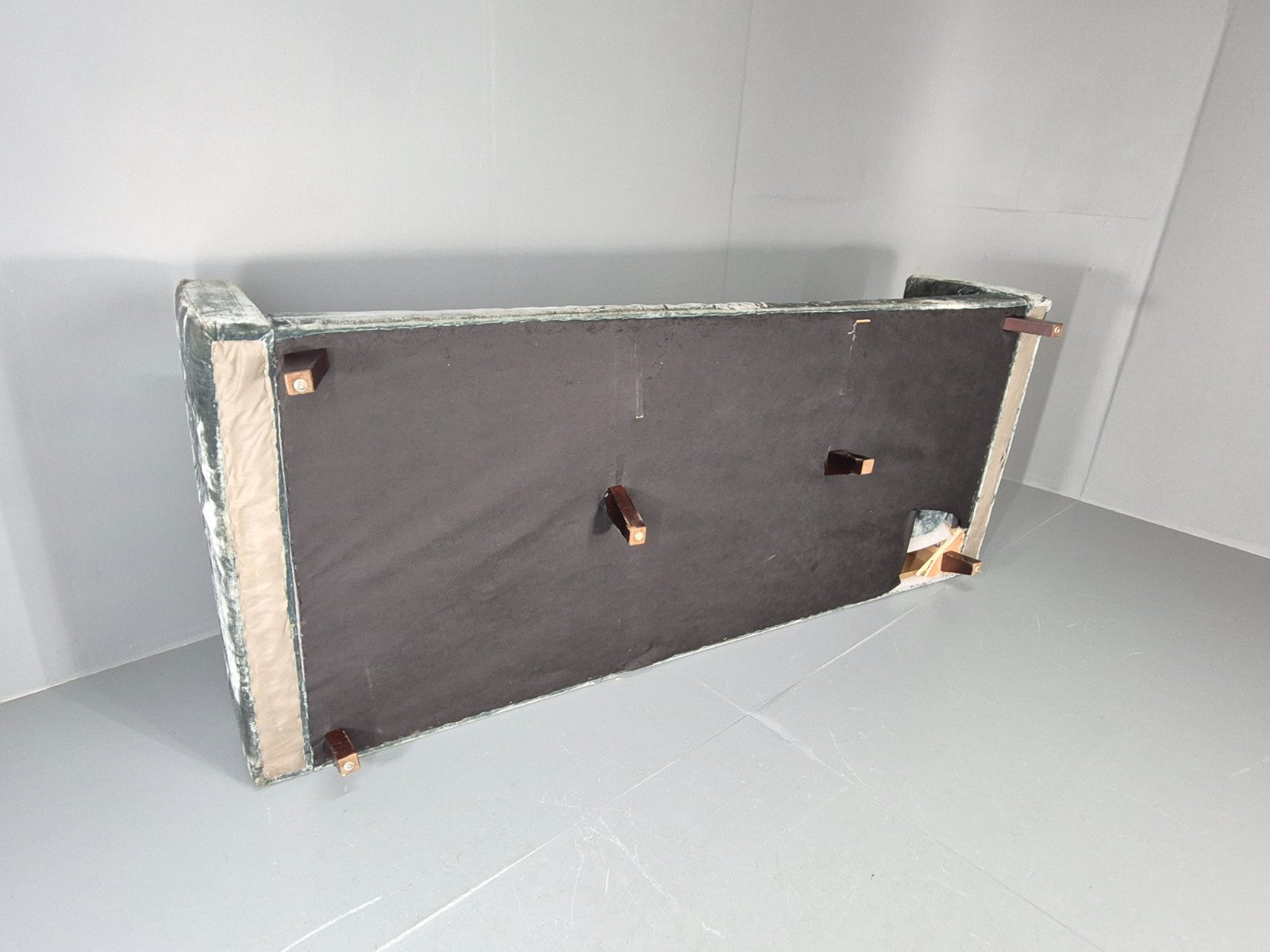 Huge 4 Seater Settee Turquoise Velvet ex Hotel Modern Design Retro EB11608 M4SS12