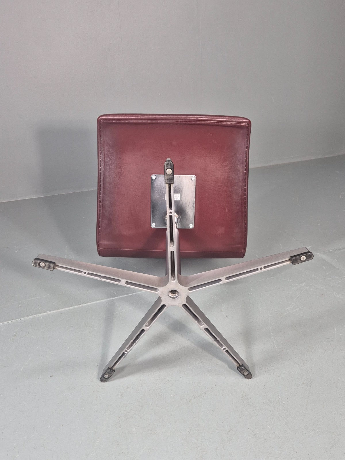 Vintage Fritz Hansen Oxford Chair Arne Jacobsen Design 2004 MCM EB11751 MSWI8