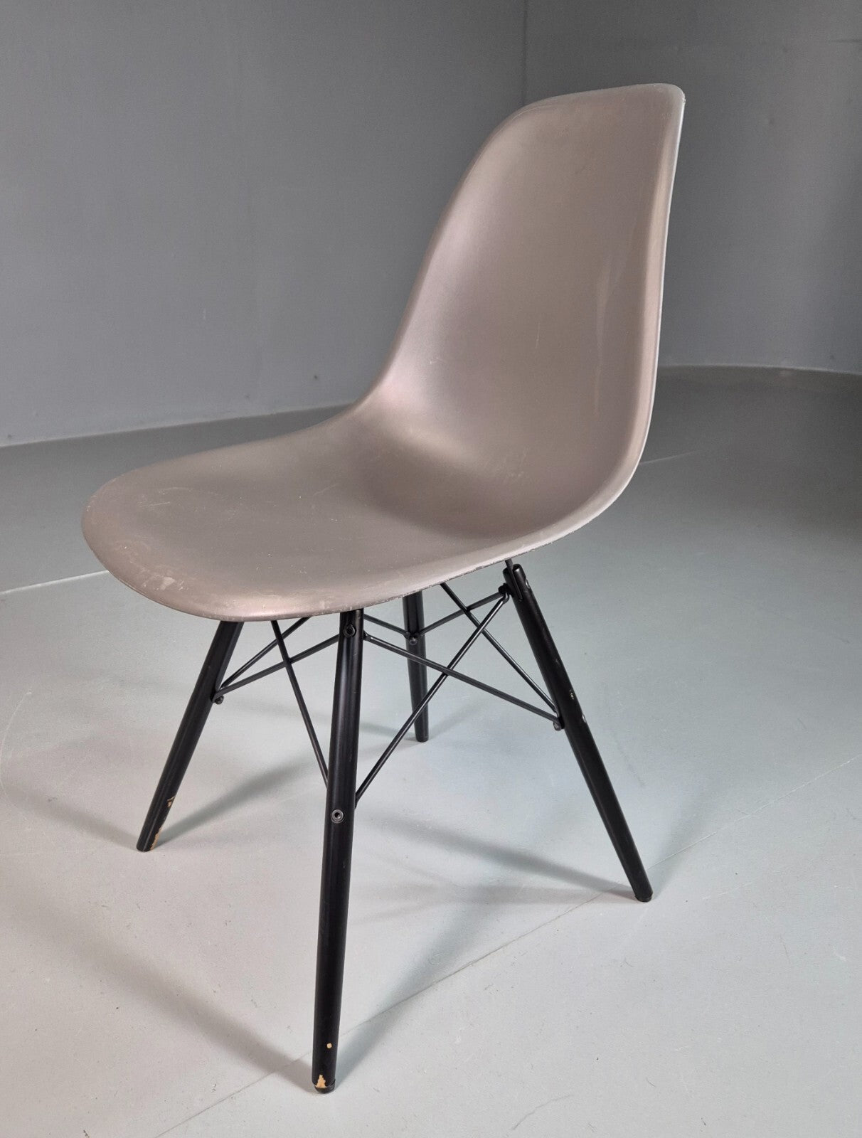 Vintage Vitra Eames Chair DSW Licensed Original MCM EB7373 MDIN0