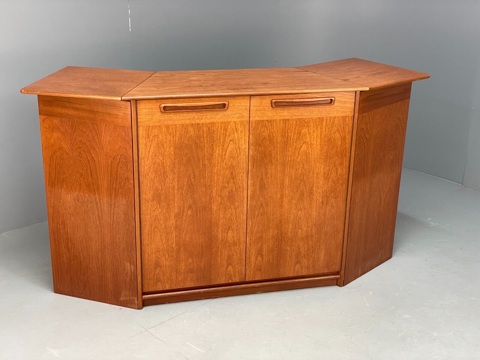 Vintage Teak Extending Home Drinks Bar By Reeds Furniture Shelving EB9119 MWOO - UKDK FURNITURE