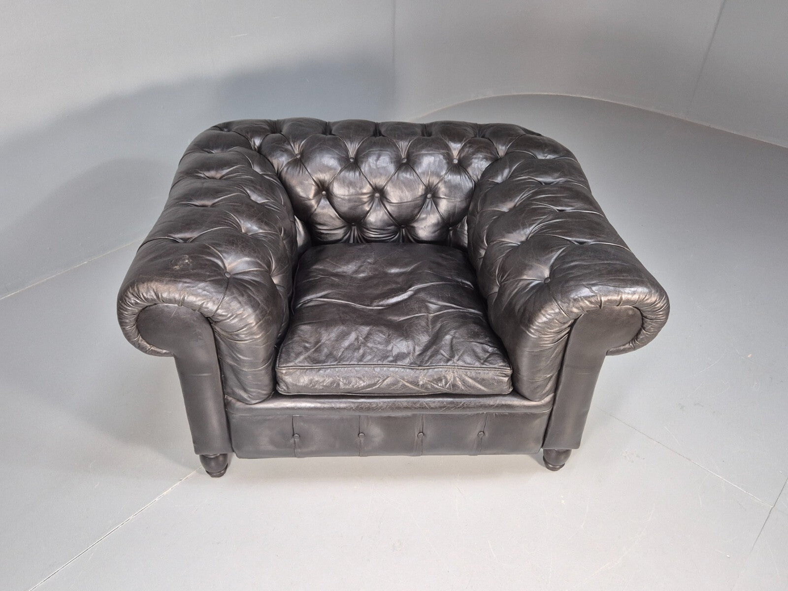 Vintage Black Leather Chesterfield Chair Oversize Classic Club Chair EB9472 VLEA - UKDK FURNITURE