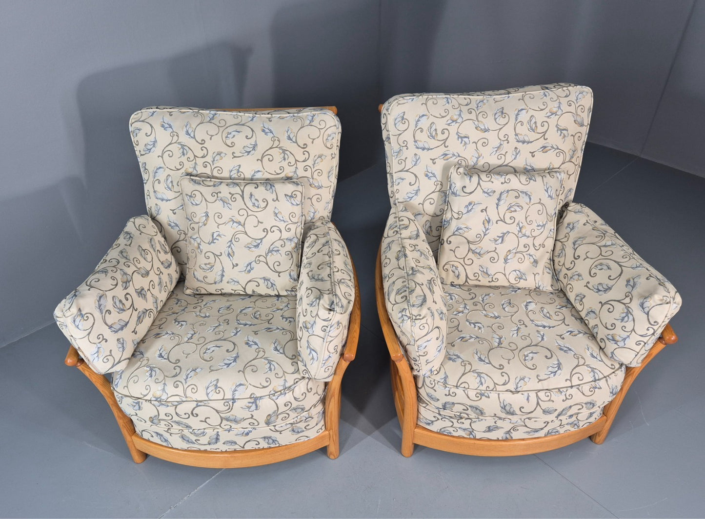2 Ercol Renaissance Lounge Chairs Ivory Floral Upholstery 1990s EB11009 VCLO3