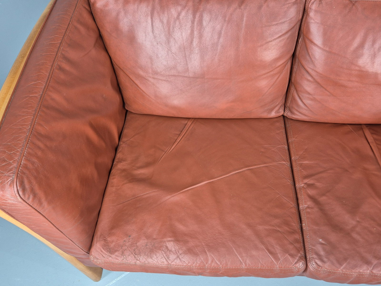 Vintage Stouby 2 Seat Sofa Reddy Brown Leather Beech Ends Retro EB10509 M2SS8