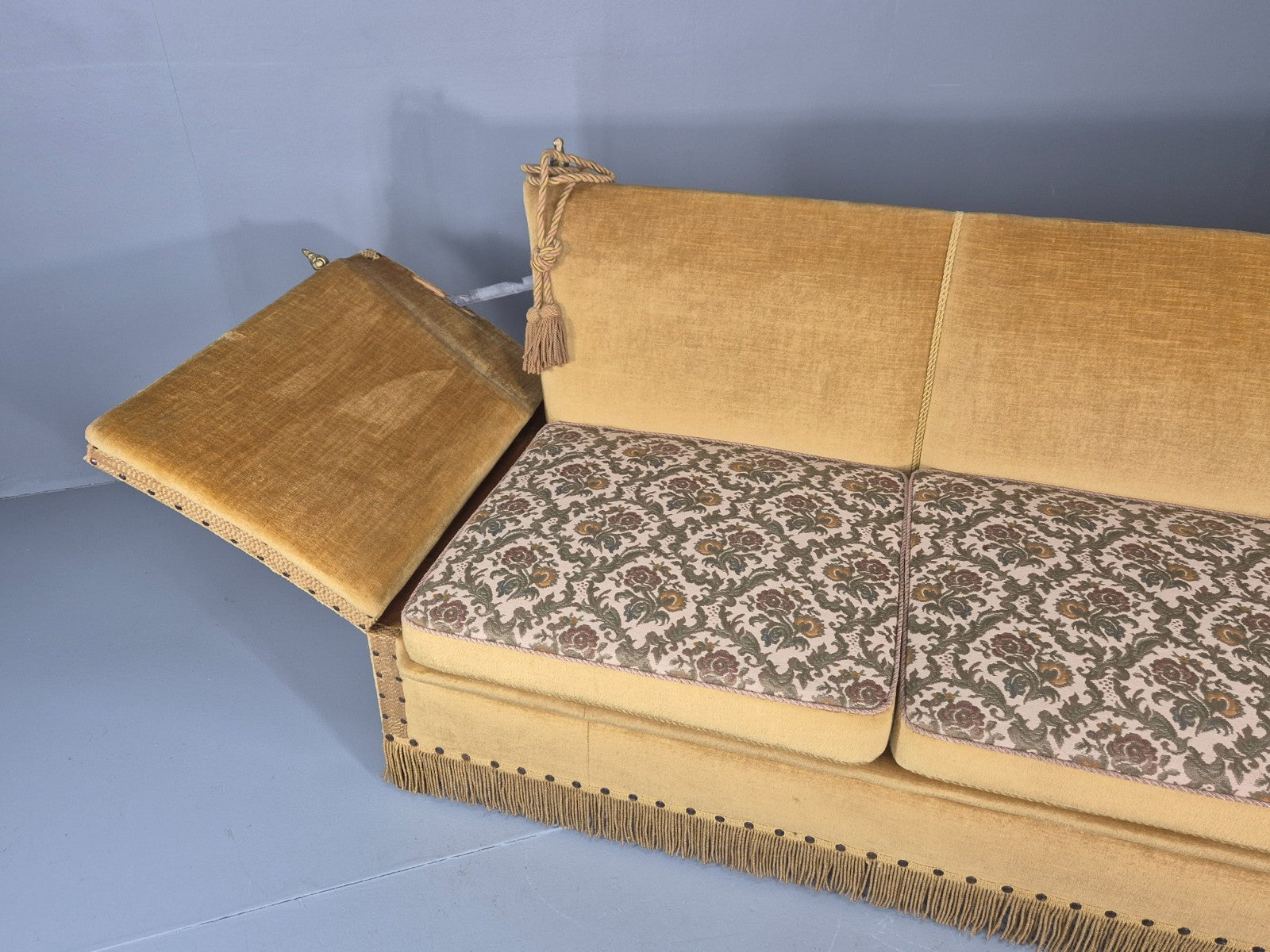 Three Seater Knole Sofa Vintage Danish 1960s Gold Velour Retro EB11432 V3SS10