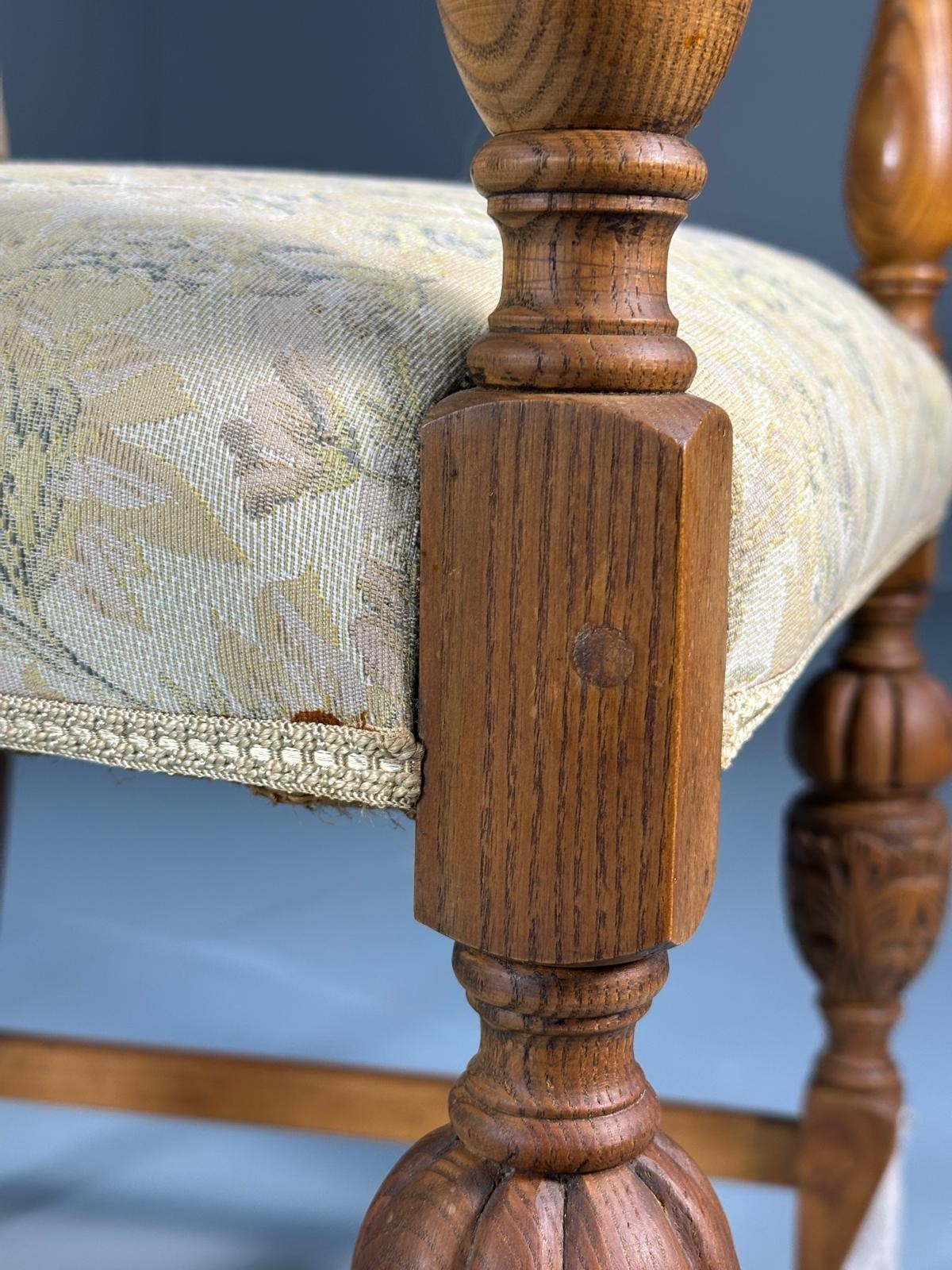 2 Antique Hall Chairs in Oak Frame and Floral Upholstery EB7362 VCAR13