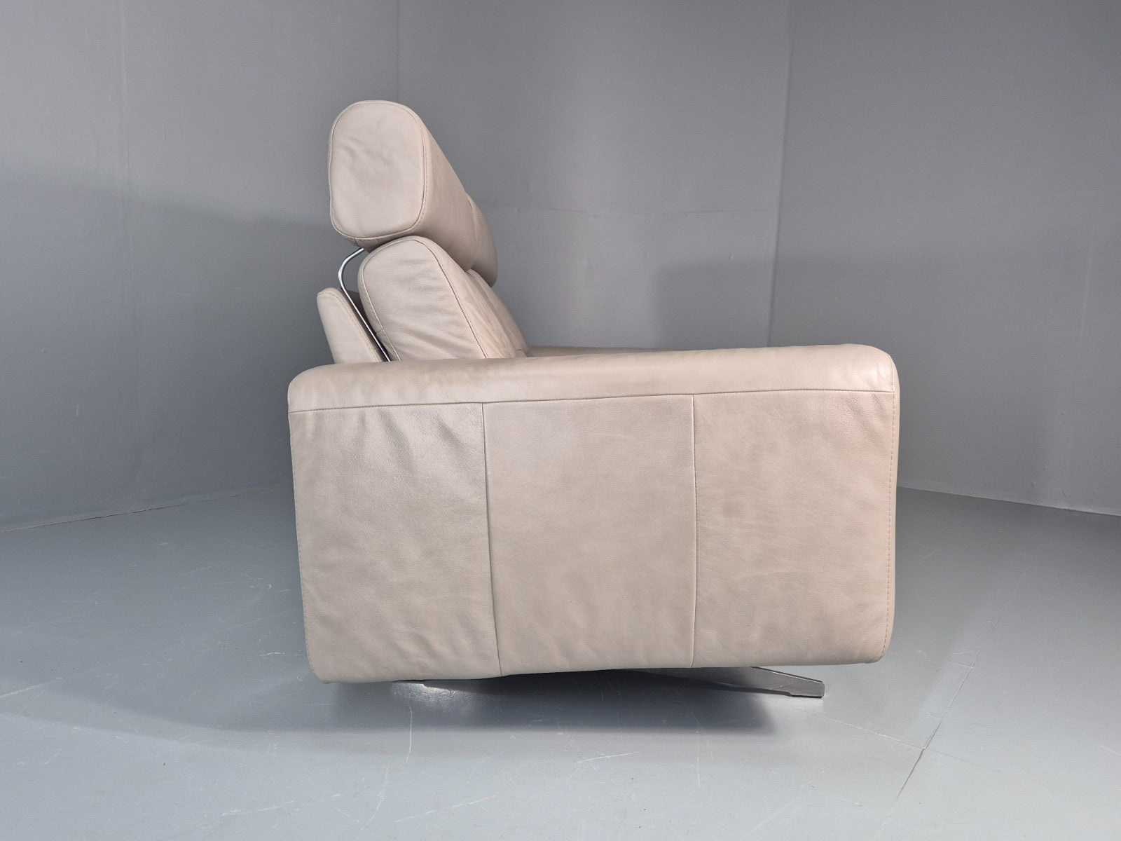 Stressless Stella 2 Seat Settee In Grey Leather Modern Ekornes EB11474 MDIN12