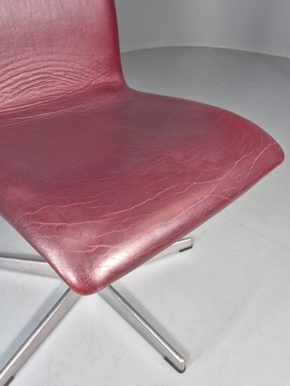 Vintage Fritz Hansen Oxford Chair Arne Jacobsen Design 2004 MCM EB11756 MSWI3