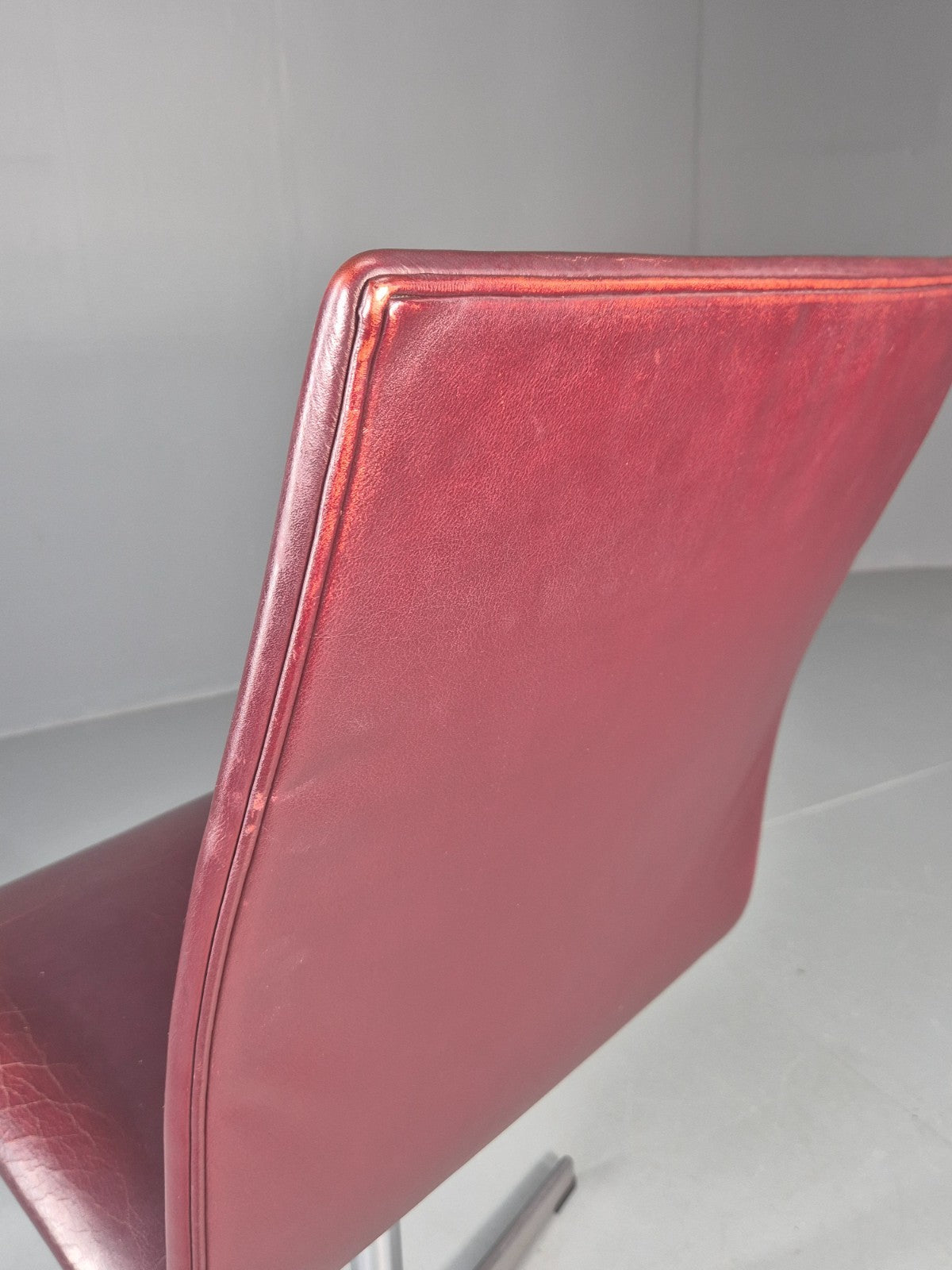 Vintage Fritz Hansen Oxford Chair Arne Jacobsen Design 2004 MCM EB11754 MSWI11