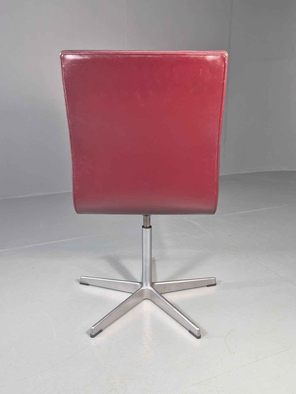 Vintage Fritz Hansen Oxford Chair Arne Jacobsen Design 2004 MCM EB11750 MSWI7