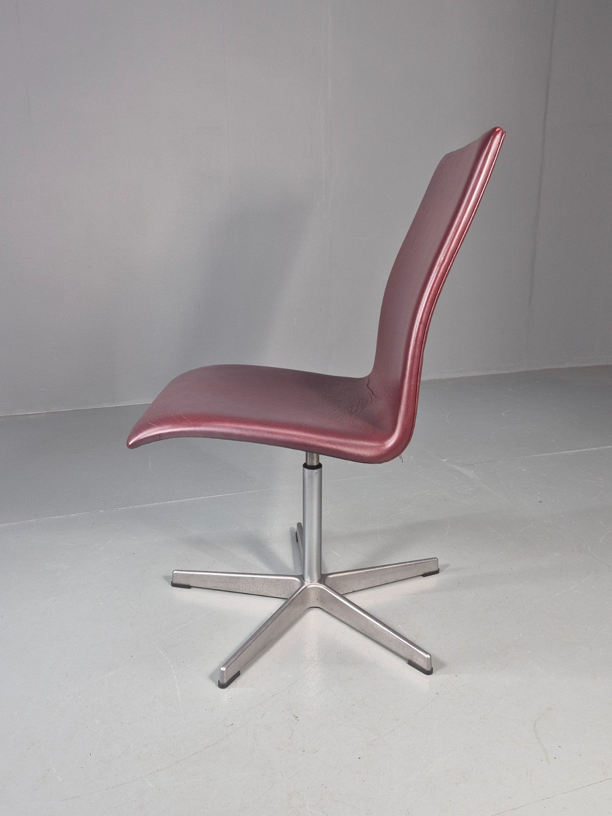 Vintage Fritz Hansen Oxford Chair Arne Jacobsen Design 2004 MCM EB11755 MSWI7