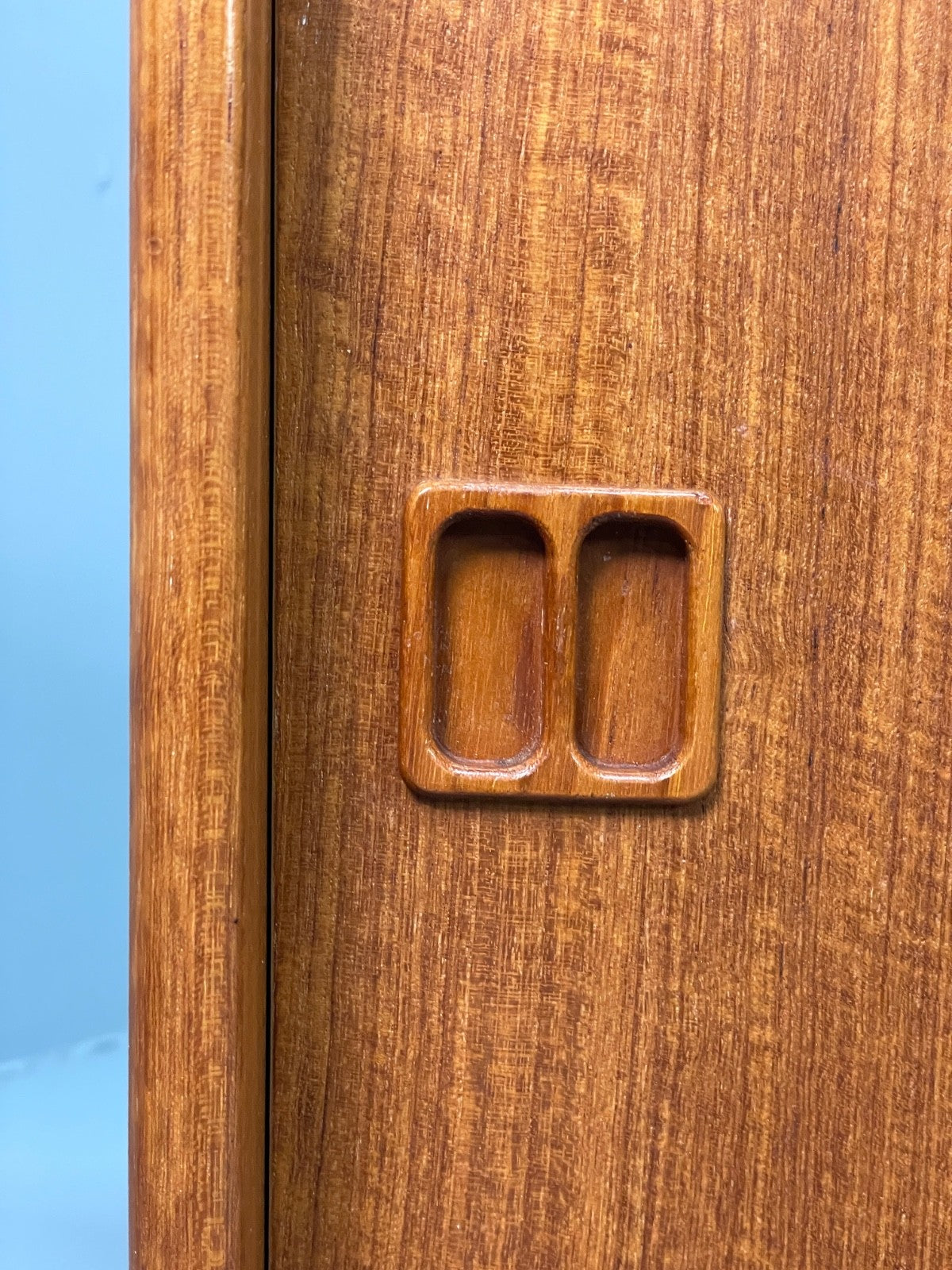 Vintage 1970s Teak Cabinet Danish Design Shelving Retro Handles EB11044 MWOO10