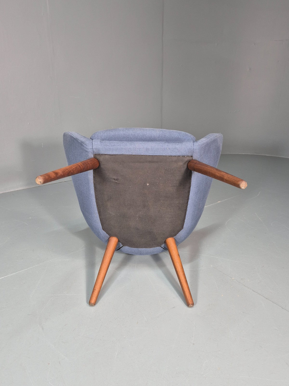 Retro Danish Tub Chair Blue Canvas Teak Turned Legs MCM Vintage  EB10747 MNOR6