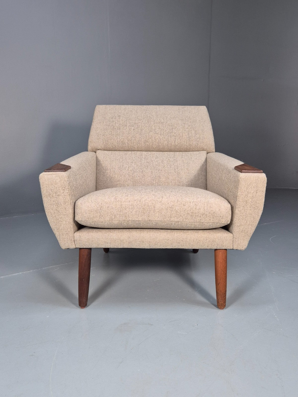 Mid Century Danish Lounge Chair New Upholstery Teak Paws and Legs   EB10726 MNOR3