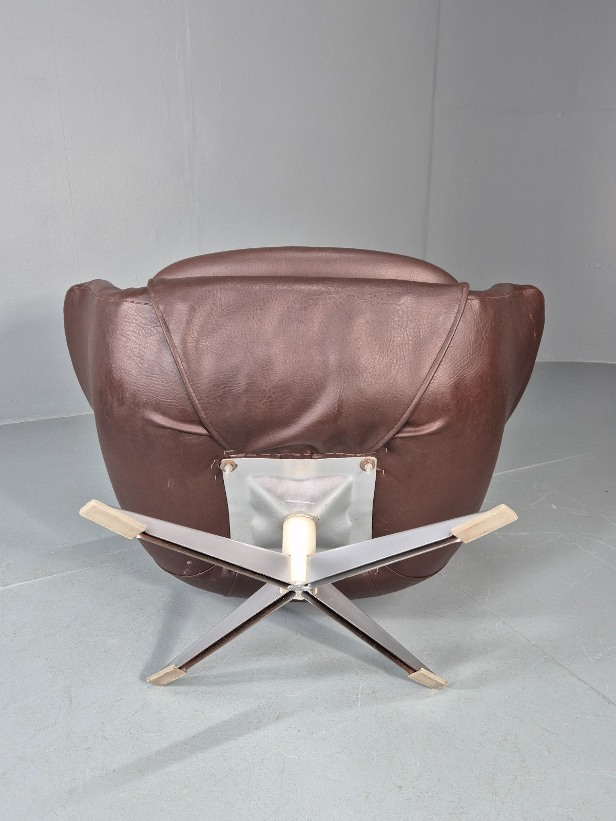 Retro Swivel Bucket Chair 1970s Denmark Brown Vinyl Mid Century EB11415 MSWI12