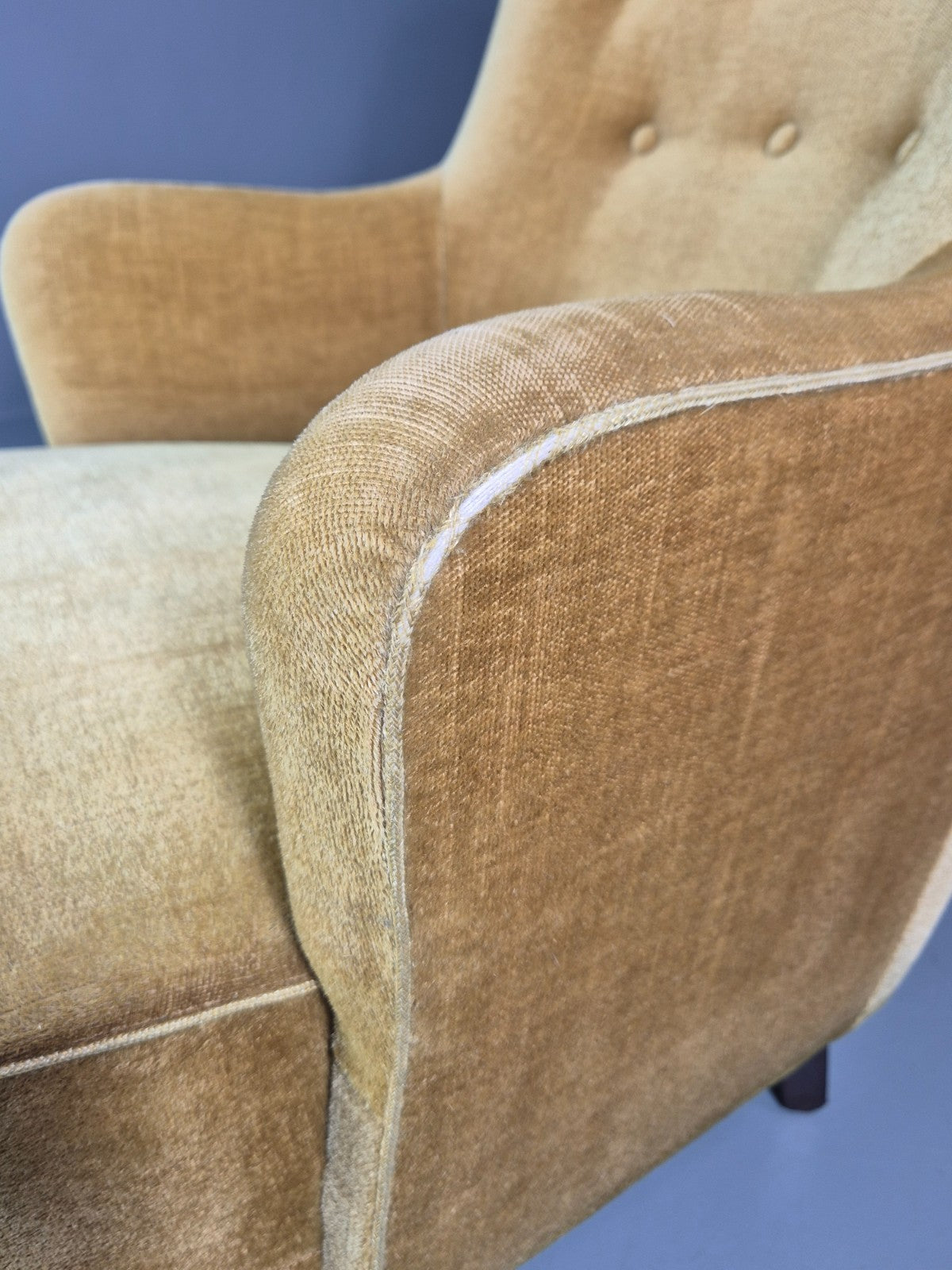 Mid Century Tub Chair Gold Velour 1960s Retro Buttoned  EB10751 VCLO12