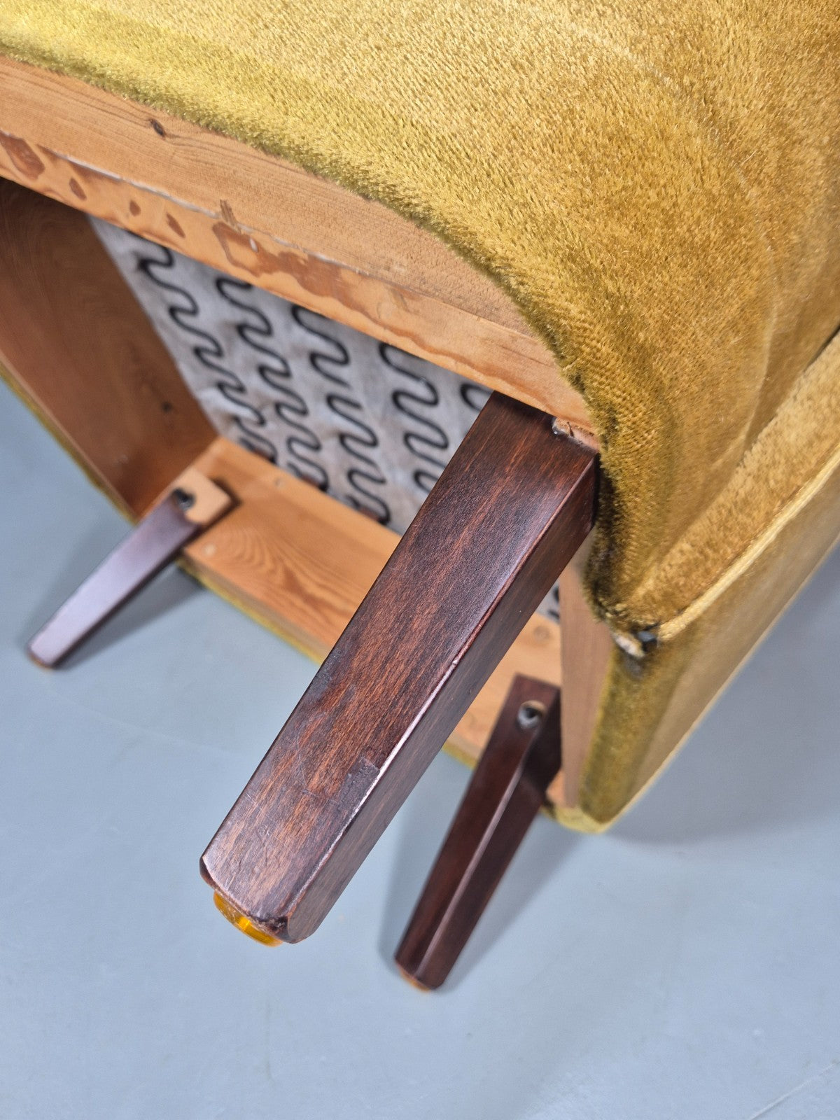 Mid Century Tub Chair Gold Velour 1960s Retro Buttoned  EB10751 VCLO14