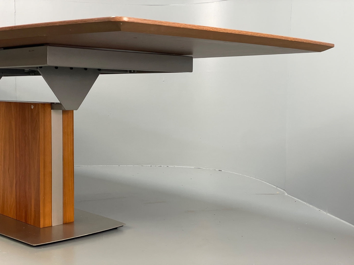 Modern Extending Dining Table By Bo Concept Walnut Effect EB11041 MWOO13