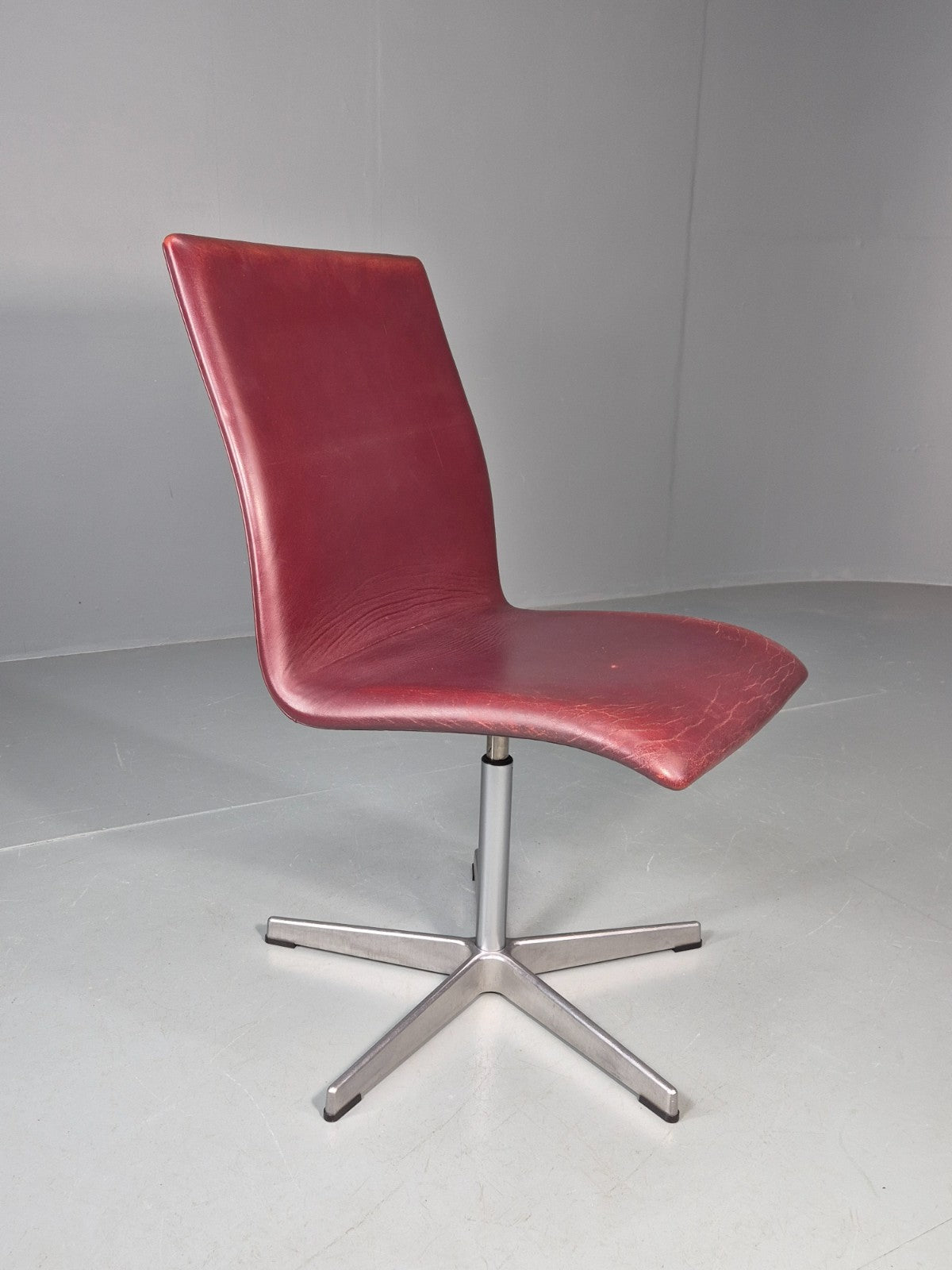 Vintage Fritz Hansen Oxford Chair Arne Jacobsen Design 2004 MCM EB11753 MSWI2