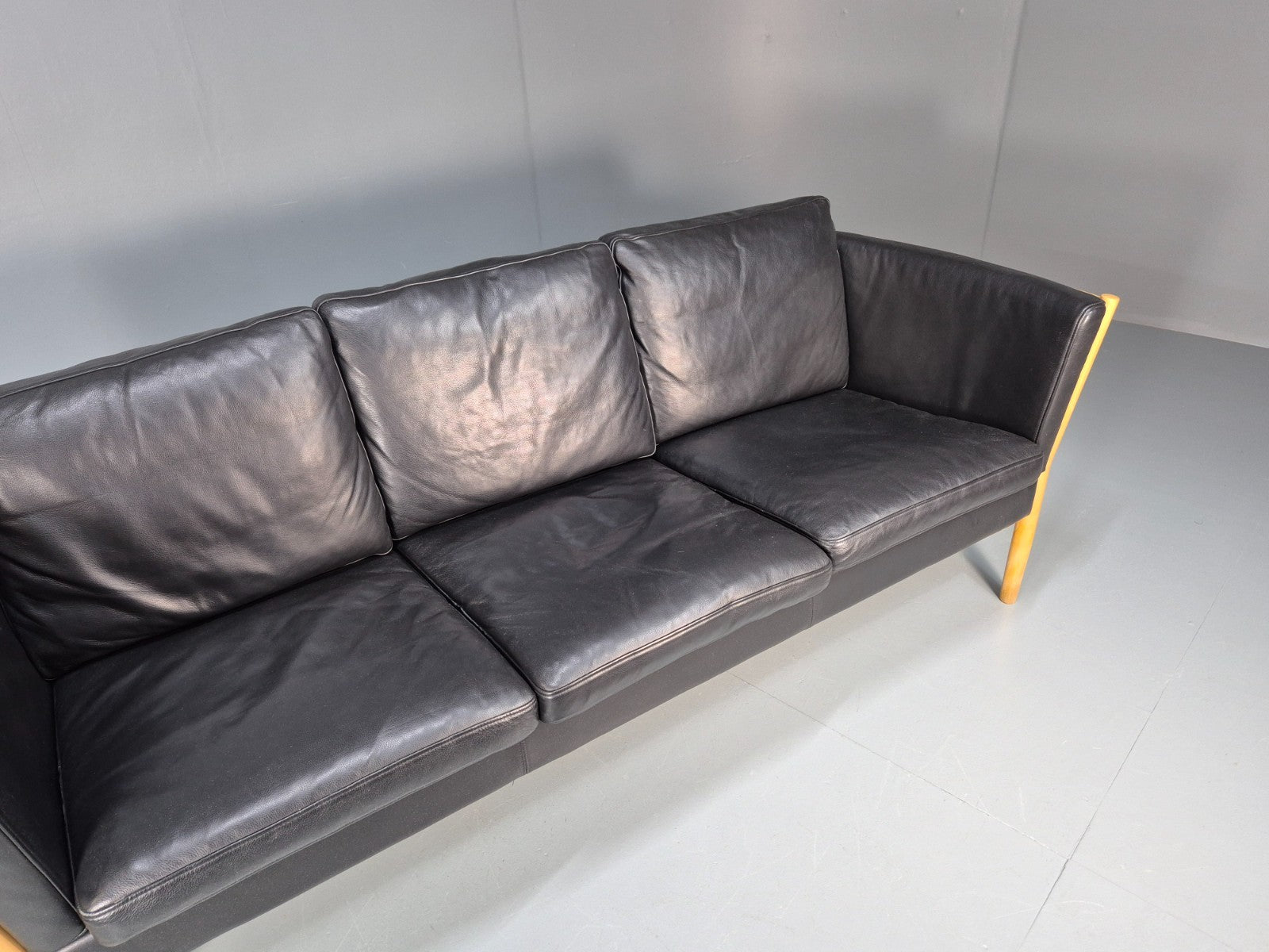 Mid Century Three Seater Sofa Beech Ends Black Leather 1980s Retro EB10399 M3SS4