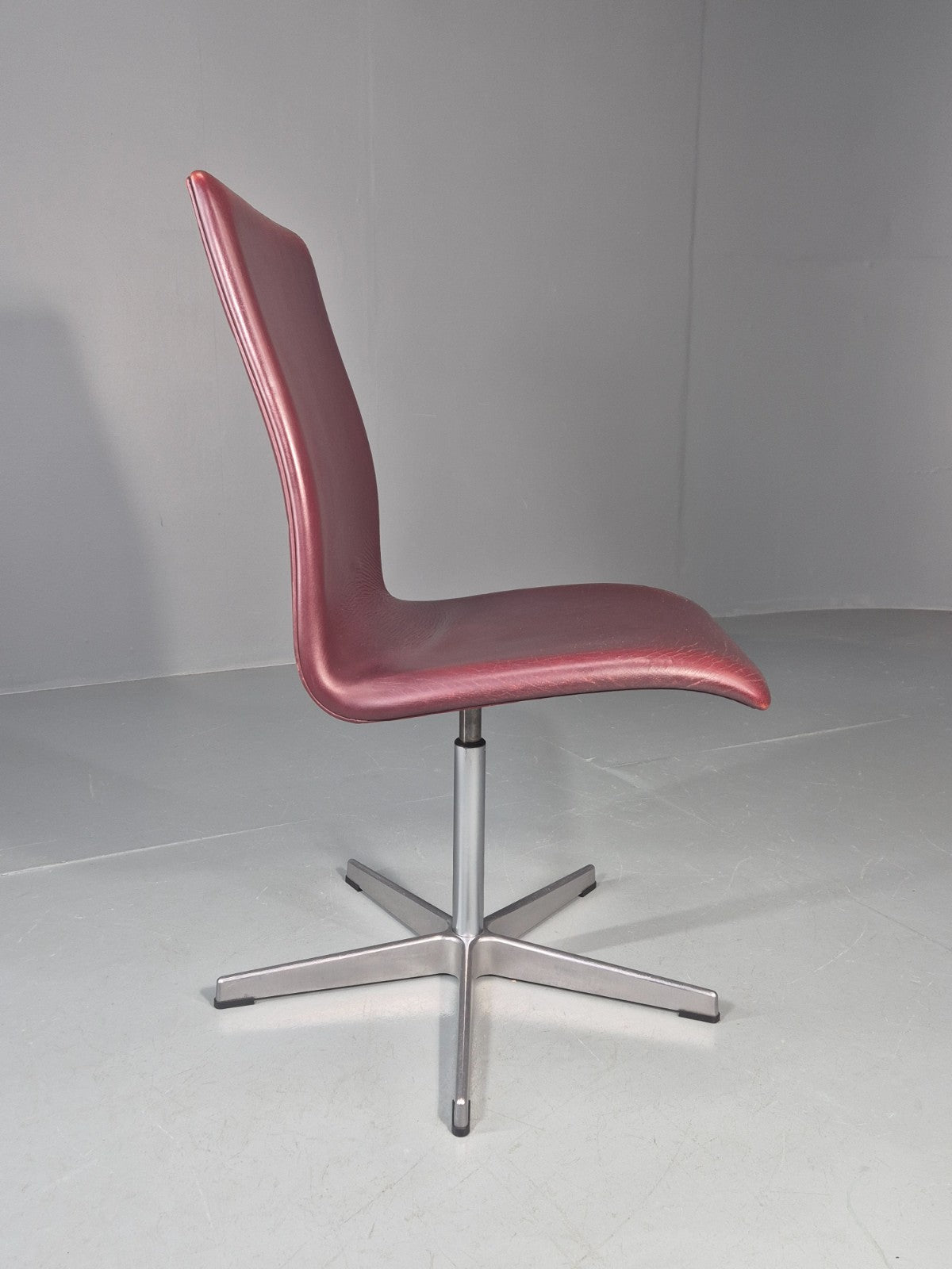 Vintage Fritz Hansen Oxford Chair Arne Jacobsen Design 2004 MCM EB11749 MSWI5