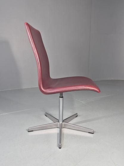 Vintage Fritz Hansen Oxford Chair Arne Jacobsen Design 2004 MCM EB11749 MSWI5