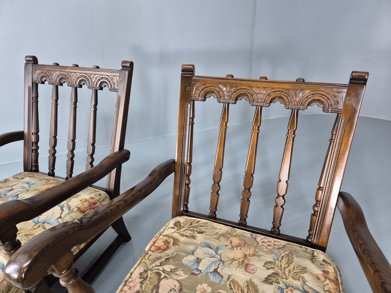 2 Ercol Cloister Lounge Chairs Dark Elm Frame Floral Upholstery 70s EB10987 VCAR5