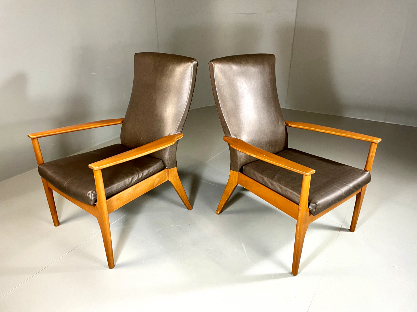 2 Parker Knoll Lounge Chairs Beech Vinyl MCM Retro PK988/1023 EB6264 MNOR1
