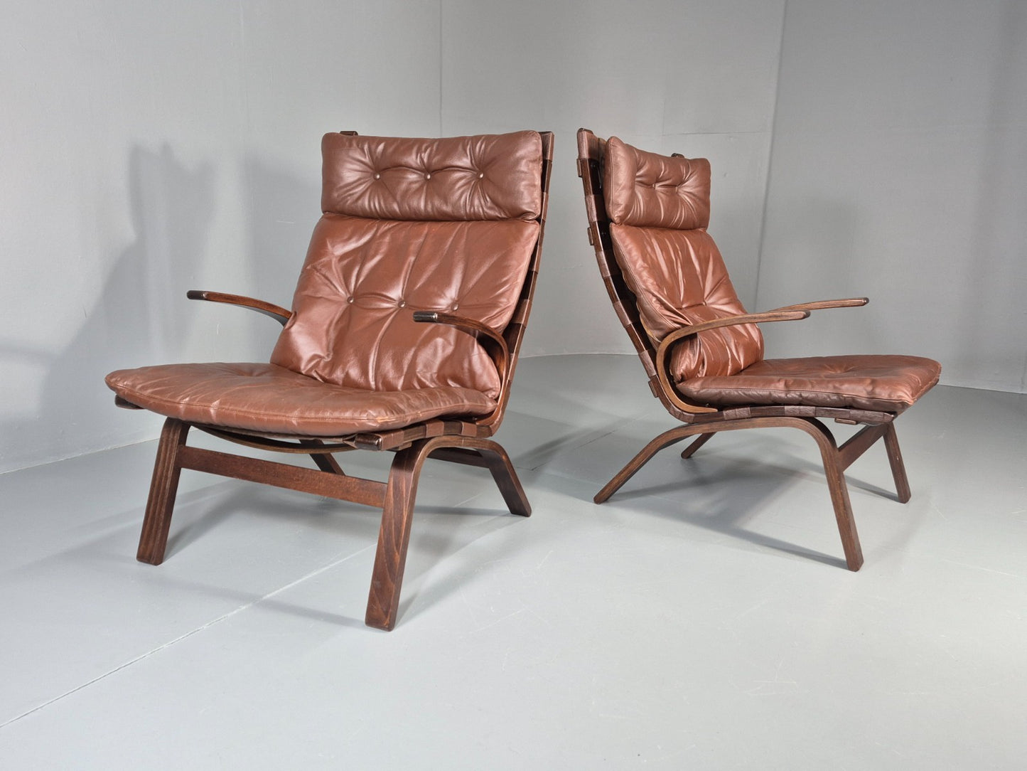 2 Mid Century Danish Leather Lounge Chairs Farstrup 1970s Bentwood EB11412 MBEN2