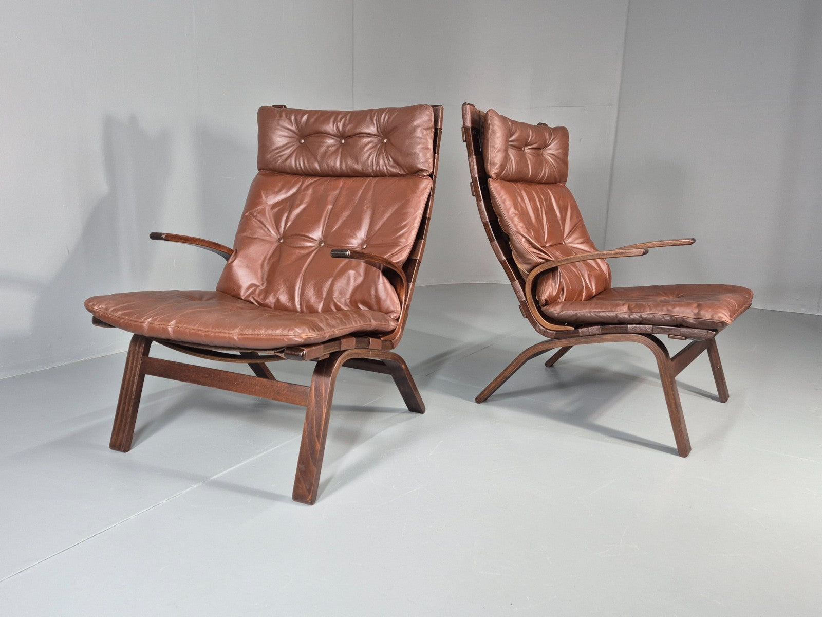 2 Mid Century Danish Leather Lounge Chairs Farstrup 1970s Bentwood EB11412 MBEN2
