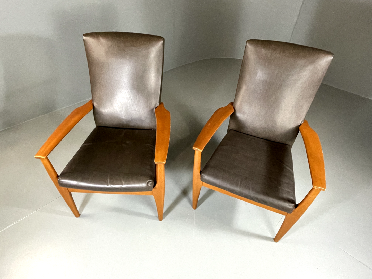 2 Parker Knoll Lounge Chairs Beech Vinyl MCM Retro PK988/1023 EB6264 MNOR15
