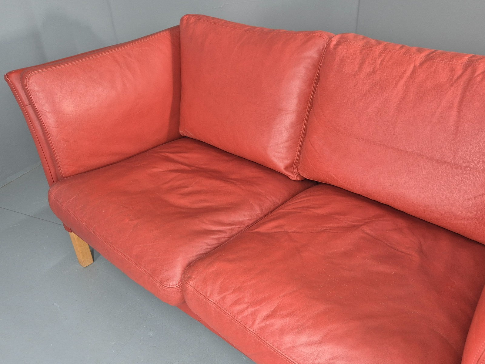 Vintage Danish 2 Seater Danish Skalma Red Leather 1980s Retro MCM EB10512 M2SS21