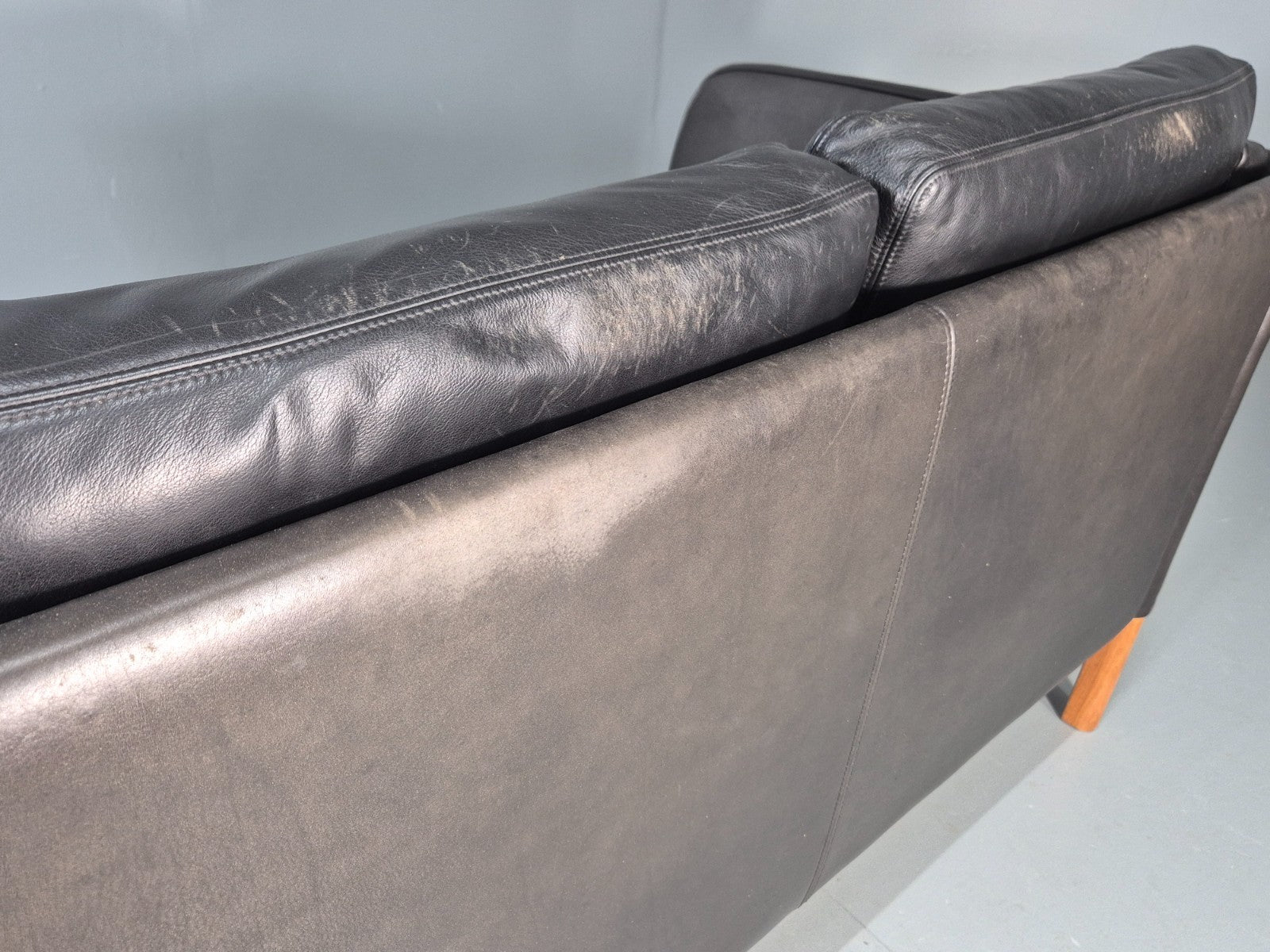 Vintage Danish Two Seater Leather Sofa Quality Feather Filled Retro EB11635 M2SS14