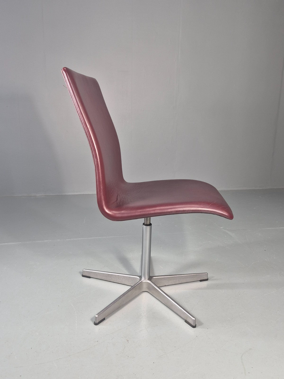 Vintage Fritz Hansen Oxford Chair Arne Jacobsen Design 2004 MCM EB11755 MSWI3