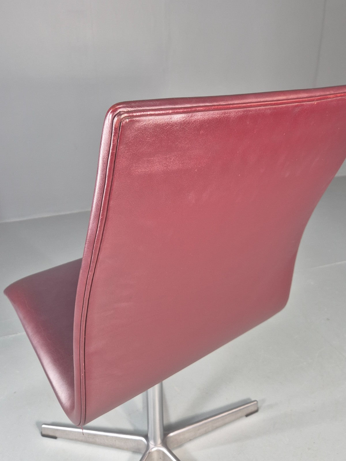 Vintage Fritz Hansen Oxford Chair Arne Jacobsen Design 2004 MCM EB11755 MSWI6