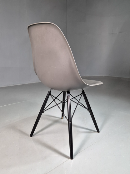 Vintage Vitra Eames Chair DSW Licensed Original MCM EB7373 MDIN4