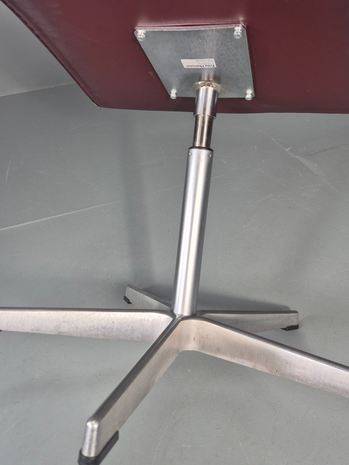 Vintage Fritz Hansen Oxford Chair Arne Jacobsen Design 2004 MCM EB11755 MSWI12