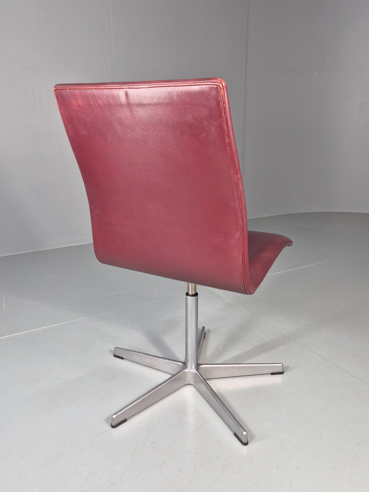 Vintage Fritz Hansen Oxford Chair Arne Jacobsen Design 2004 MCM EB11756 MSWI7