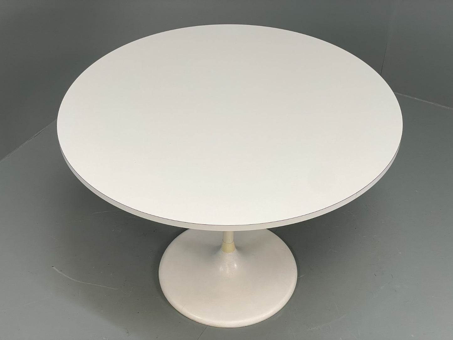 Vintage Round Formica Table White Tulip Base 1960s Retro Kitchen EB11543 MWOO1