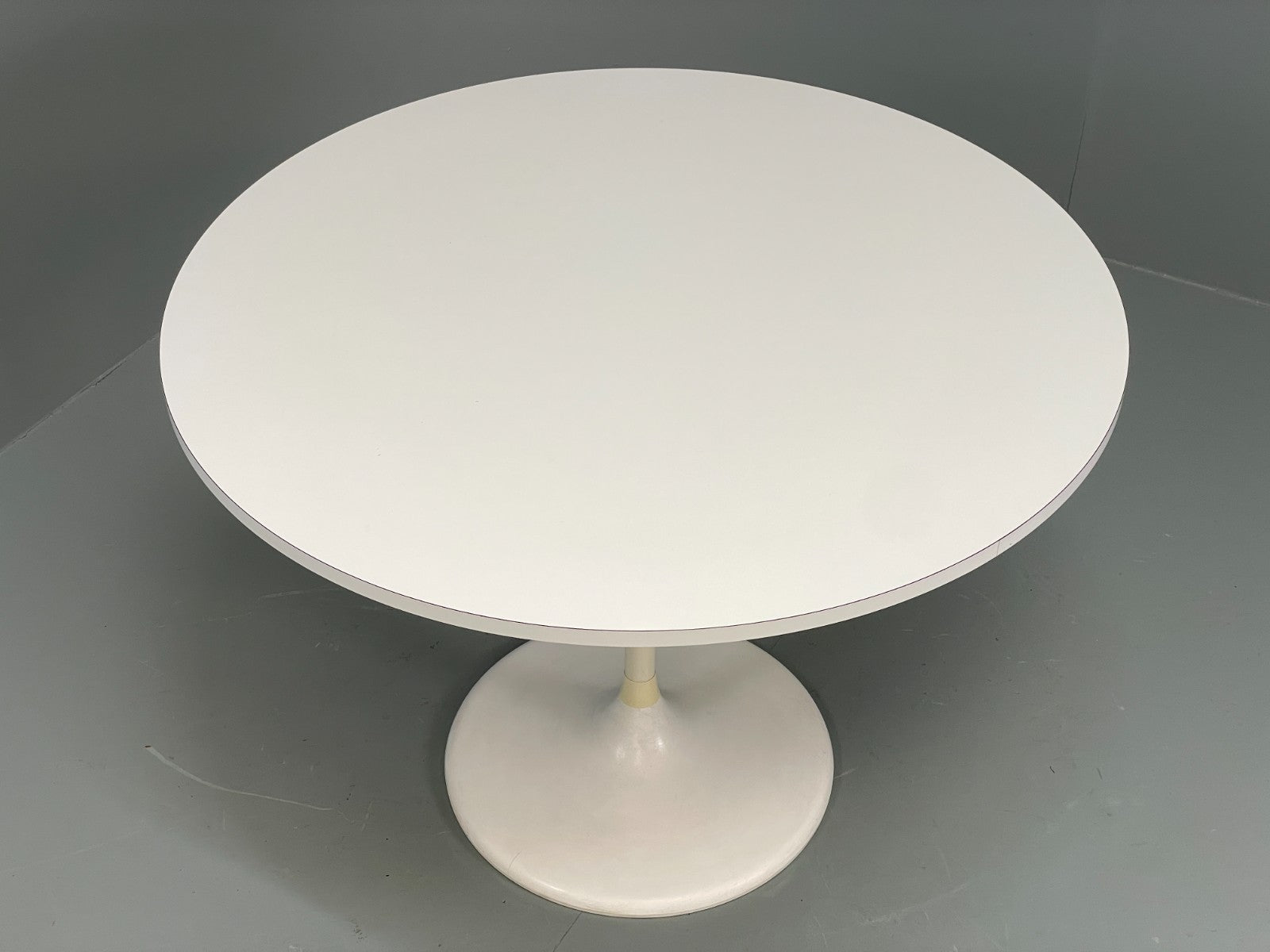 Vintage Round Formica Table White Tulip Base 1960s Retro Kitchen EB11543 MWOO1
