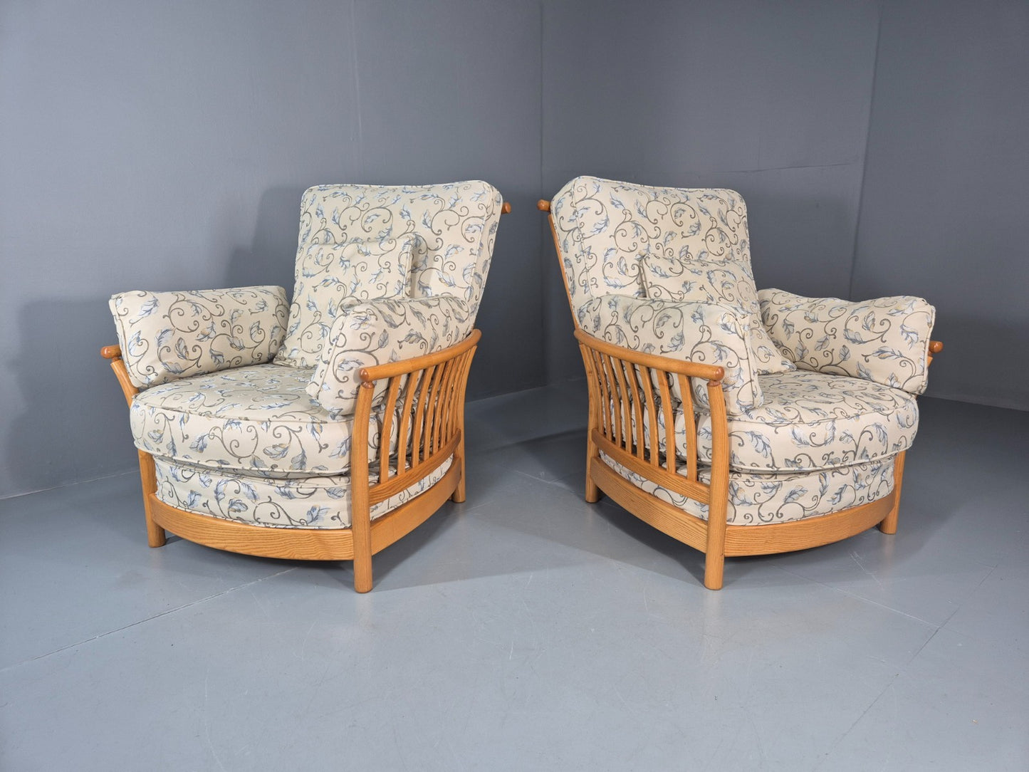 2 Ercol Renaissance Lounge Chairs Ivory Floral Upholstery 1990s EB10974 VCLO1