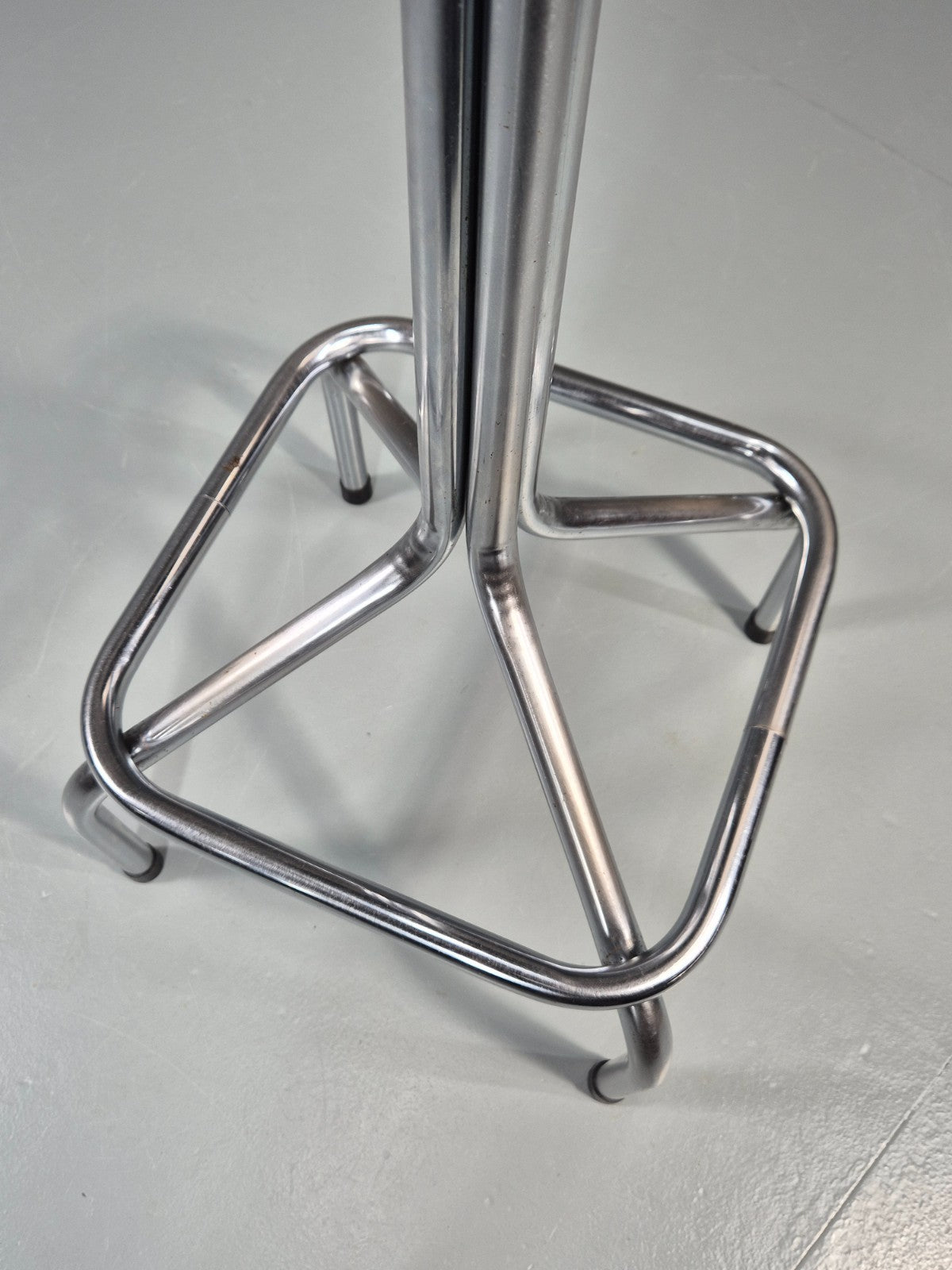 Vintage 1980s Bar Sttol Chrome and Black Vinyl Bauhaus Retro EB11275 MDIN13