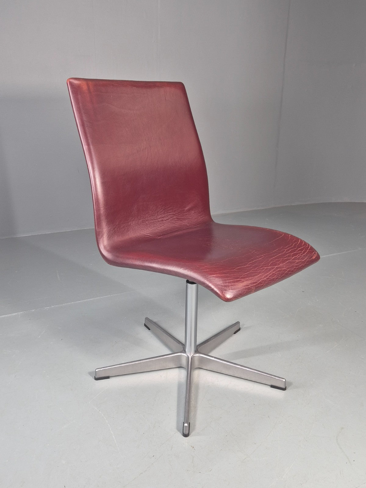 Vintage Fritz Hansen Oxford Chair Arne Jacobsen Design 2004 MCM EB11754 MSWI2