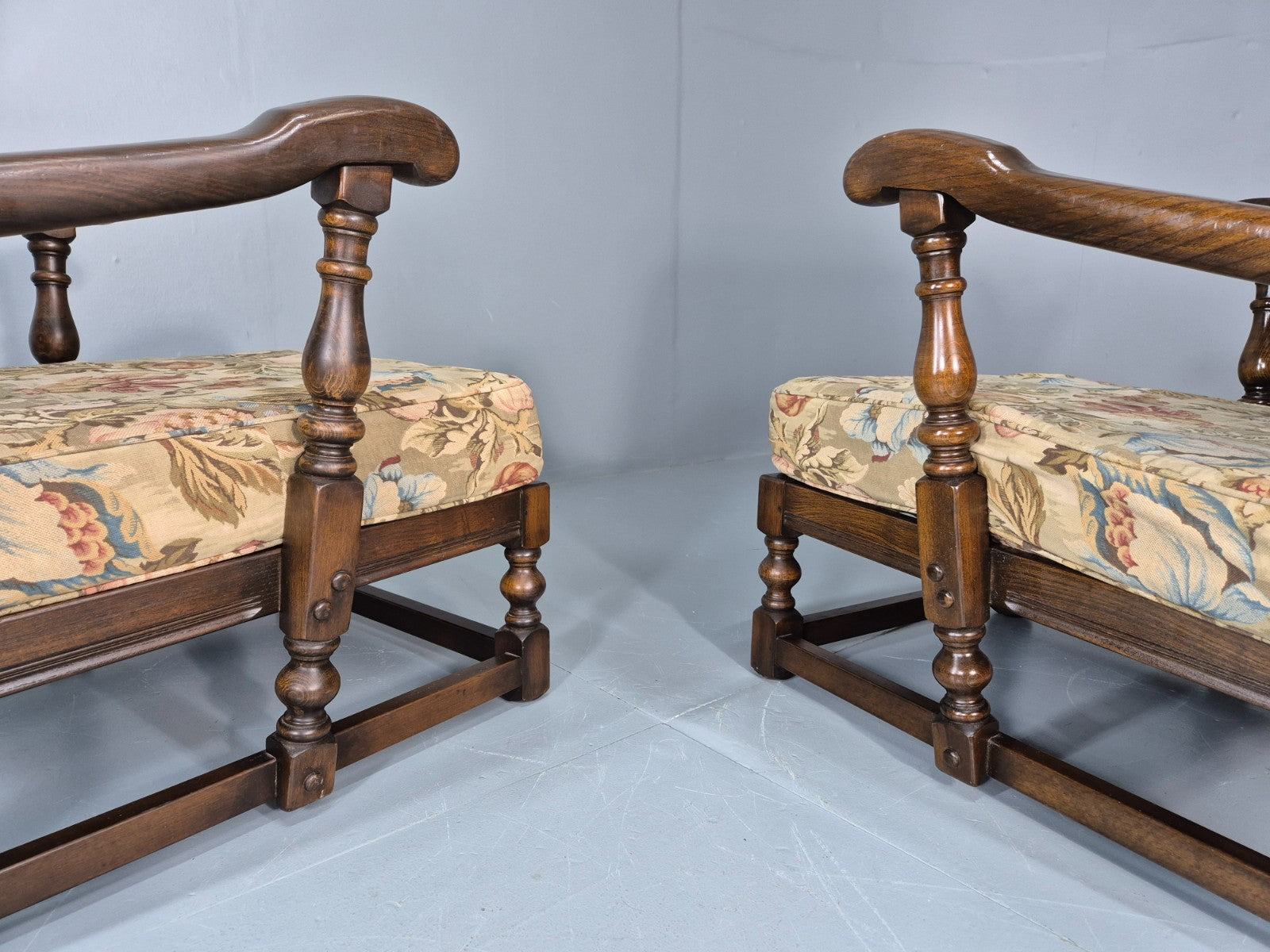 2 Ercol Cloister Lounge Chairs Dark Elm Frame Floral Upholstery 70s EB10987 VCAR15