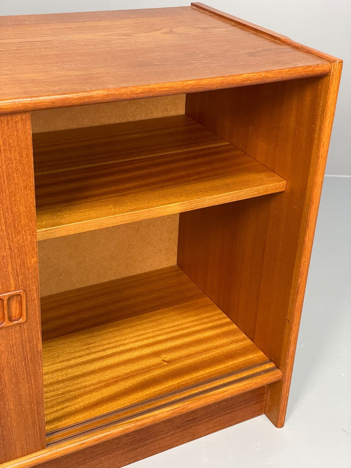 Vintage 1970s Teak Cabinet Danish Design Shelving Retro Handles EB11044 MWOO12