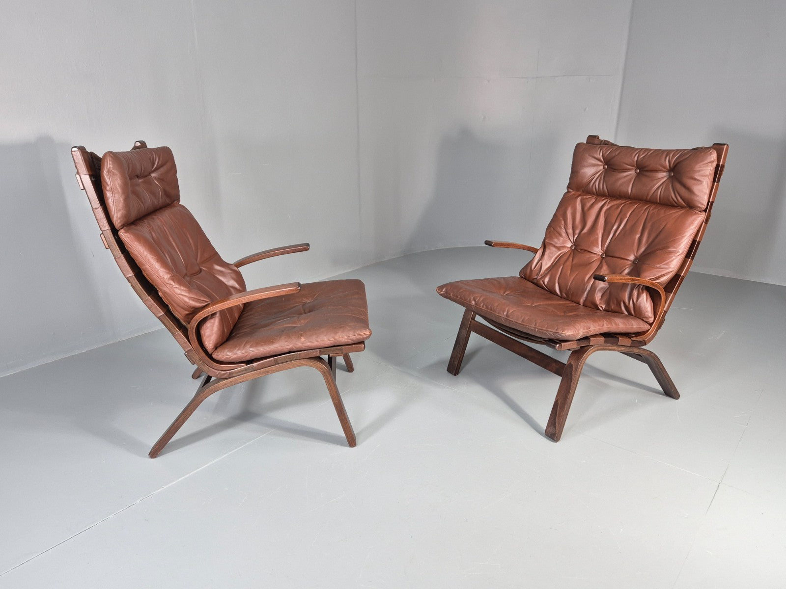 2 Mid Century Danish Leather Lounge Chairs Farstrup 1970s Bentwood EB11412 MBEN18