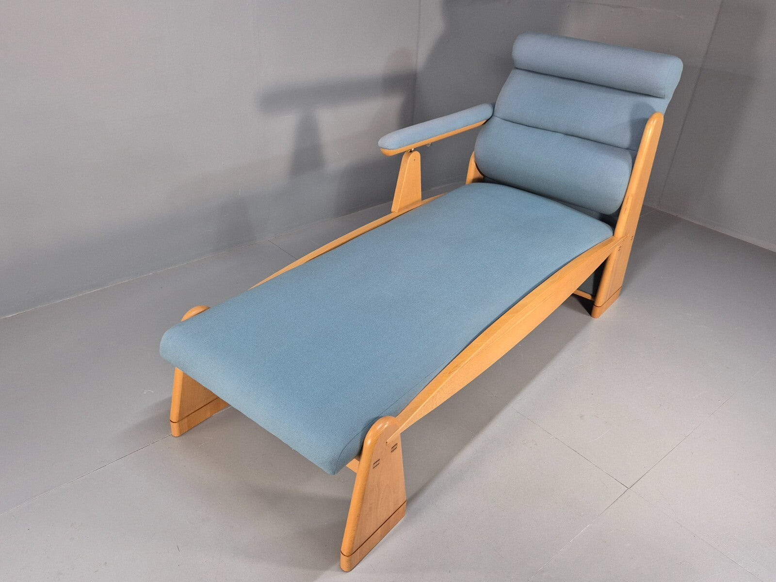 Vintage Modern Design Chaise Lounge By John Barnard in 1996 EB9675 VCHA - UKDK FURNITURE