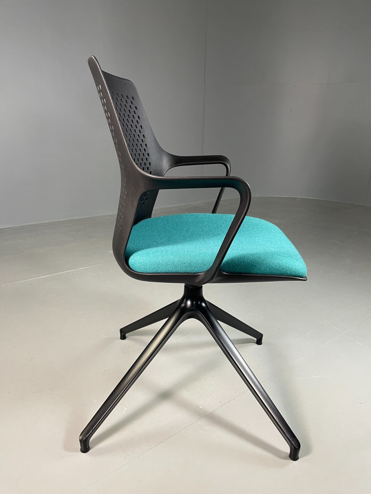 Vintage Desk Chair Turquoise Black Plastic Calibre Mint 401 EB6830 MSWI2